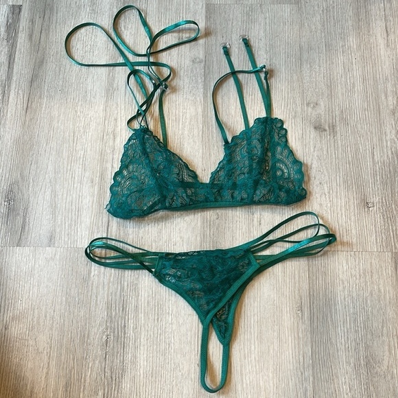 Sexy Lingerie Criss Cross Ladder Cut-Out Lingerie Set Medium - Picture 1 of 5